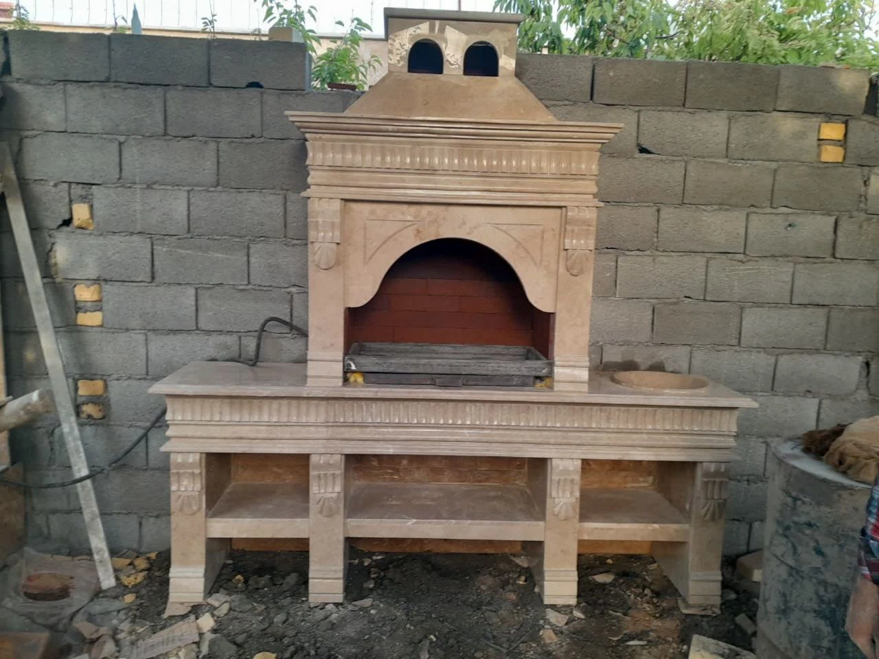 باربیکیو سنگی چهارپایه طرح گلبرگ